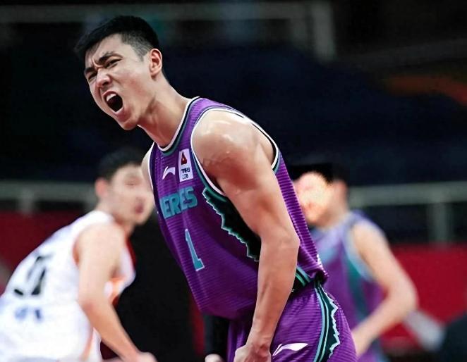 四川队轻取热火，高诗岩状态火热