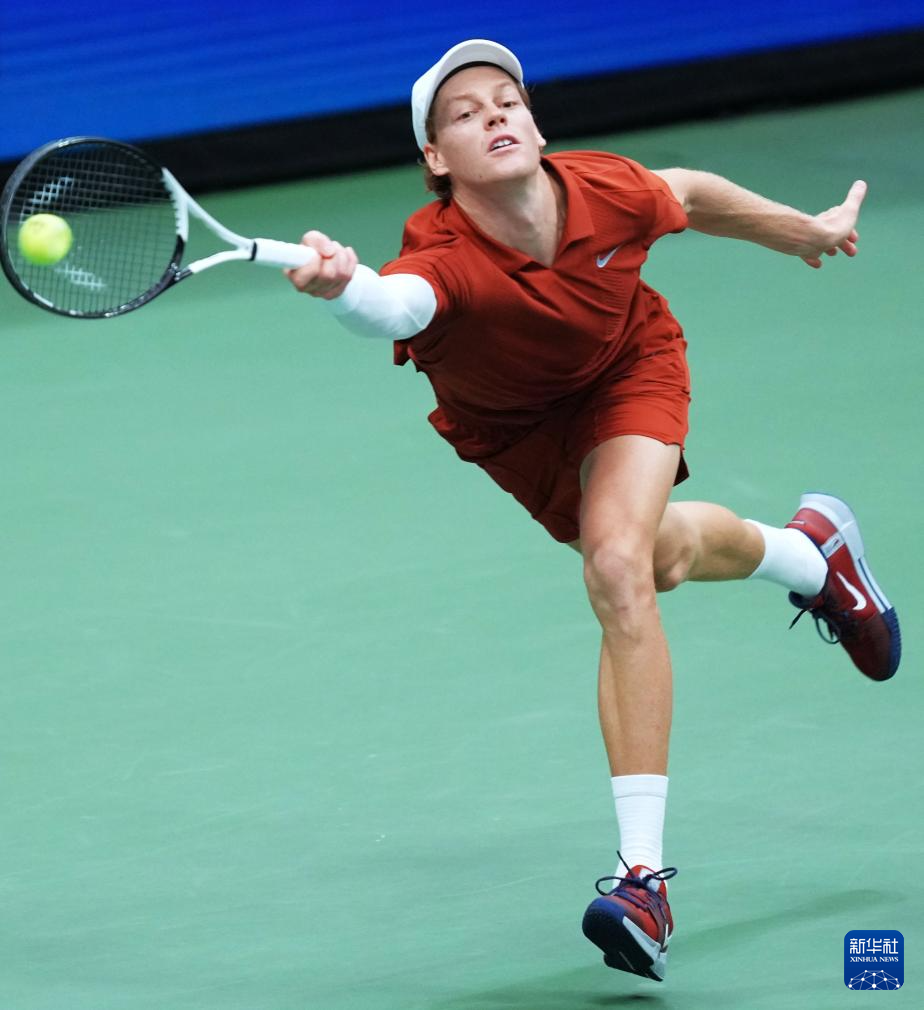 美网轻取法网，阿尔卡拉斯扛起全队