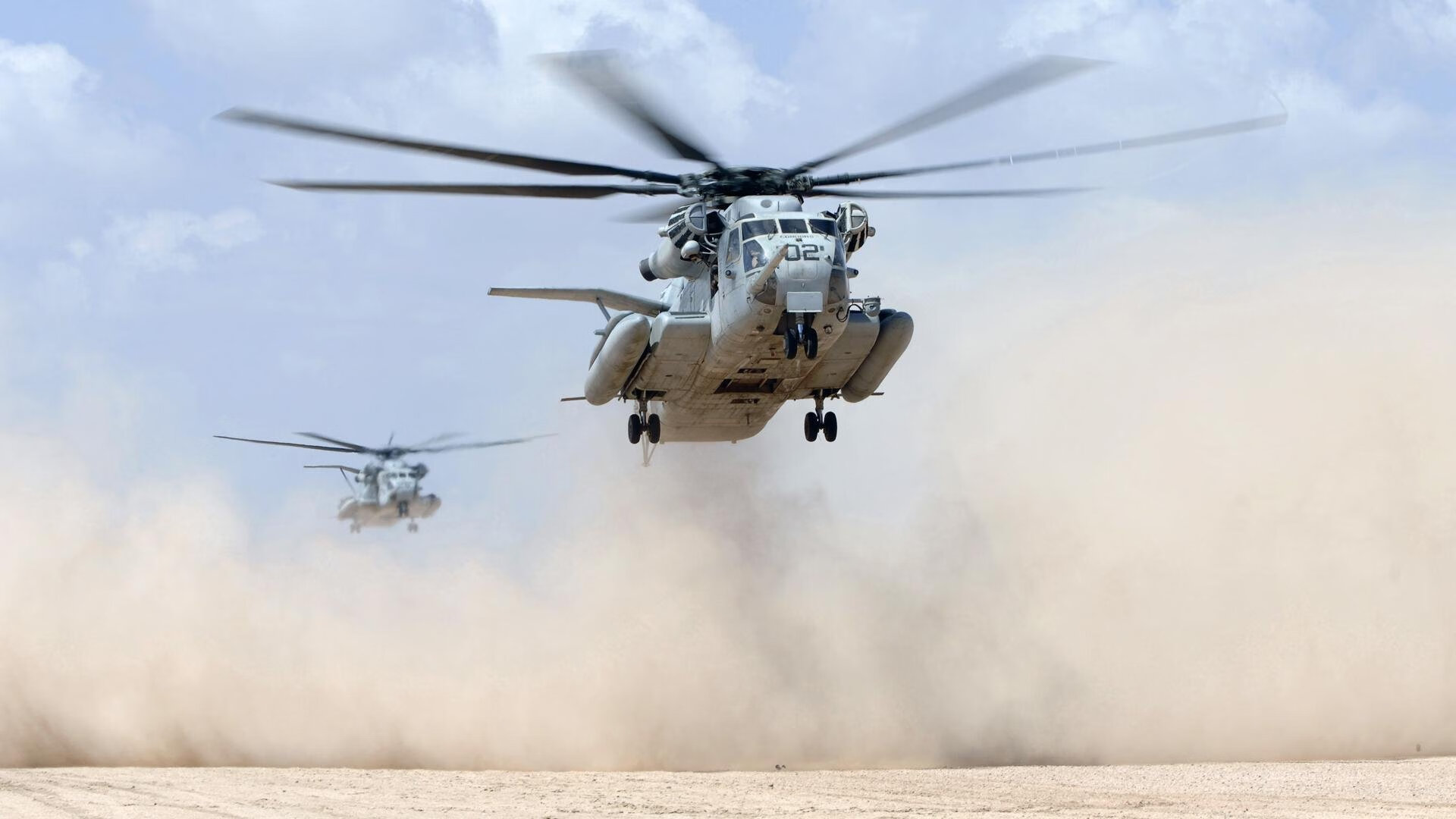 跨界救主！NBA球星哈利伯顿雨夜戴手套，1米96身高成英超争冠战最荒谬焦点