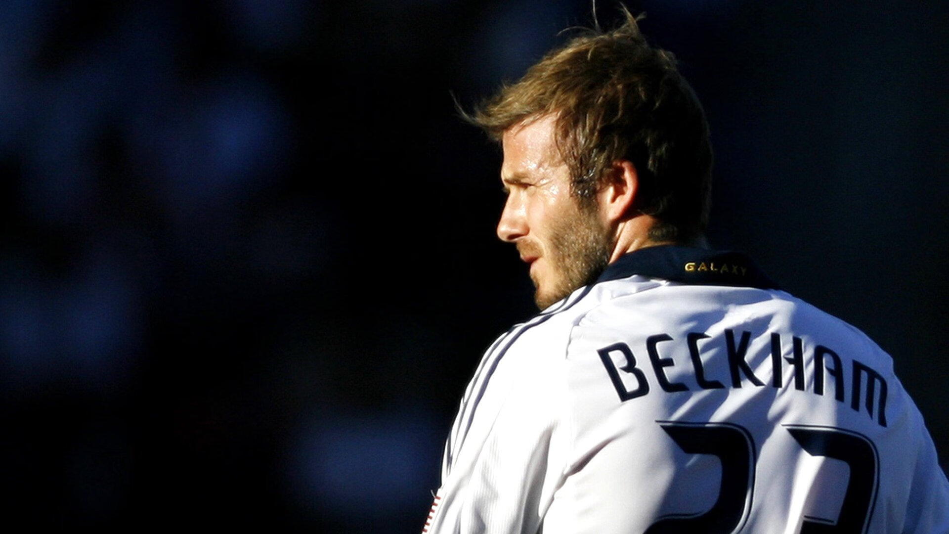 我为你构思了三个不同风格的标题，每个都紧扣主题且具备唯一性